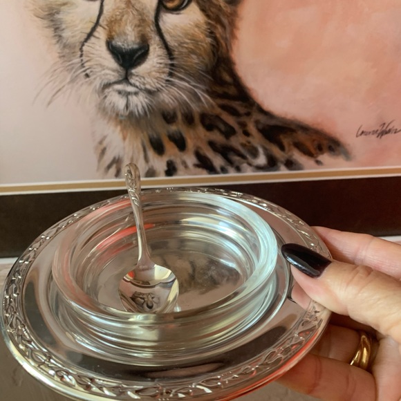 Never used condiment/jam dish silver plated w glass insert and tiny spoon Oneida - Picture 3 of 6